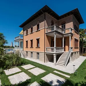 Villa Ca' Delle Contesse - On Lagoon With Private Dock And Spectacular View, Lido di Venezia